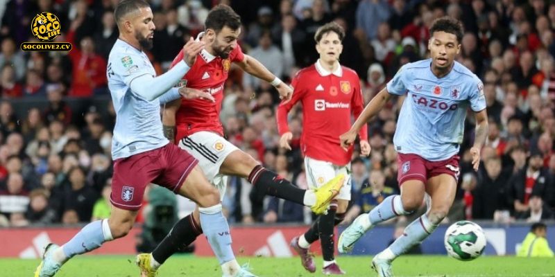 Thầy trò HLV Unai Emery mang đến lối đá phòng ngự phản công đầy khó chịu để thách thức đội chủ sân Old Trafford